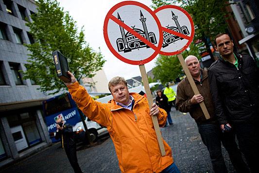 Brinkmann demonstrerar sin islamofobi.