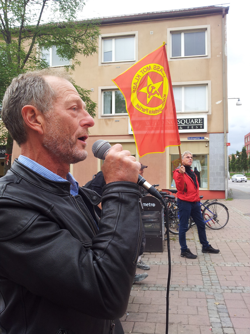 Ulf Nilsson talar på möte vid SKF:s fabrik i Göteborg. 